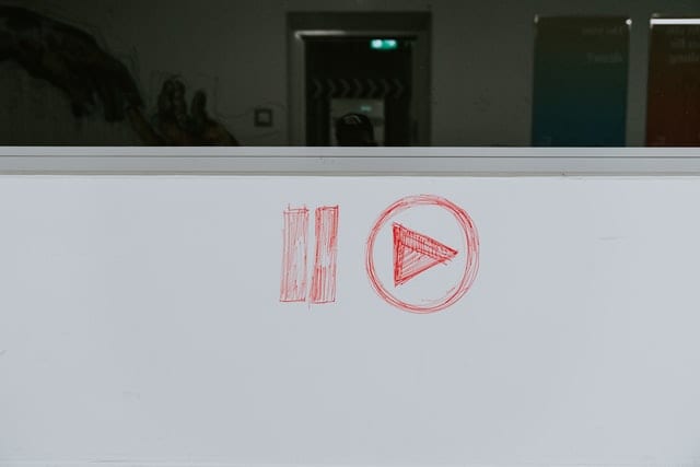 Play pause button